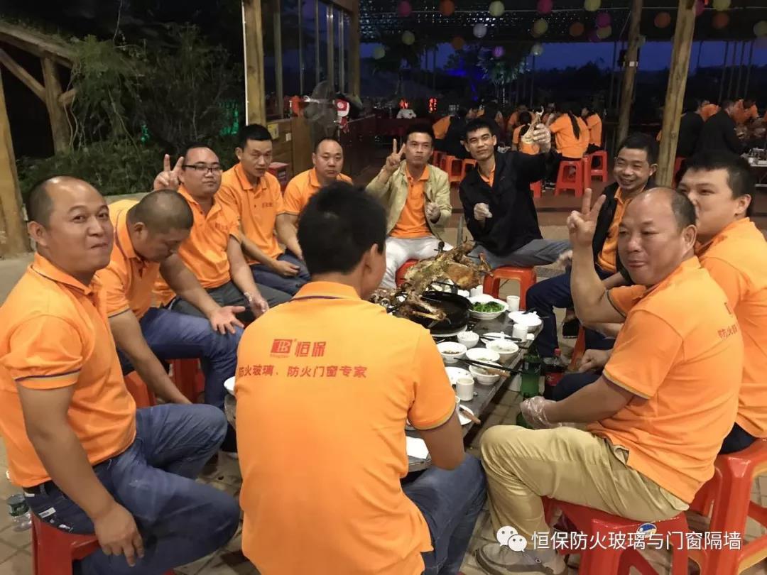 主題：“團(tuán)結(jié)”與“效率”！精誠(chéng)團(tuán)結(jié)、再創(chuàng)新高！ --記公司在2017年10月17日組織了一場(chǎng)高明盈香戶外拓展旅游活動(dòng)
